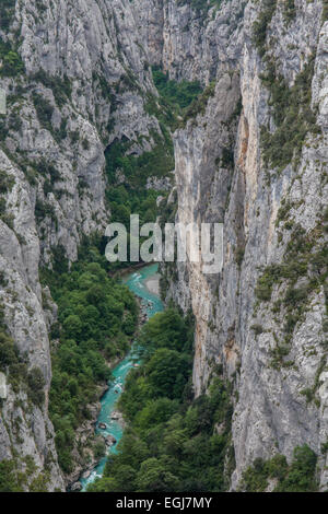 GORGE DU VERDON, Frankreich - 11. Mai 2014: Ein Blick auf die Gorge du Verdon (Verdon-Schlucht) in Südfrankreich. Stockfoto