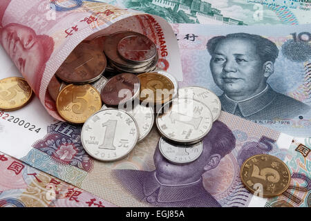 Chinesisches Geld (RMB) Banknoten und Münzen. Geschäftsreise oder Urlaub-Konzept. Stockfoto