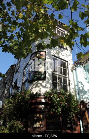 Die Nussschale Großbritanniens kleinste Kneipe, Bury St Edmunds, Suffolk, UK Stockfoto