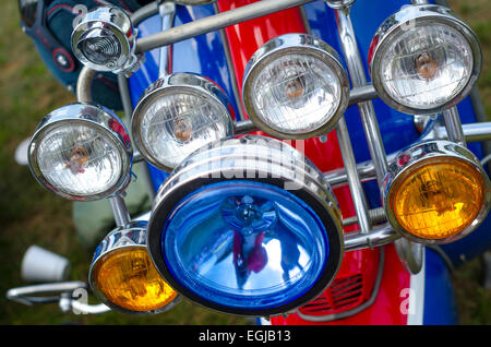 Scheinwerfer auf einer Lambretta Roller, Isle Of Wight Scooter Rally, Großbritannien. Stockfoto