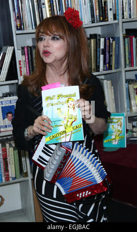 Judy Tenuta unterschreibt Exemplare ihres neuen Buches "Full Frontal Tenudity' bei Larry Edmunds Buchhandlung Featuring: Judy Tenuta Where: Los Angeles, California, Vereinigte Staaten von Amerika bei: 20. August 2014 Stockfoto