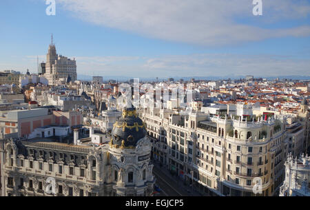 Skyline, Stadtbild, vom Dach Circulo de Bellas Artes mit Gran via, Westblick, Metropolis Gebäude vor. Madrid, Spanien. Stockfoto