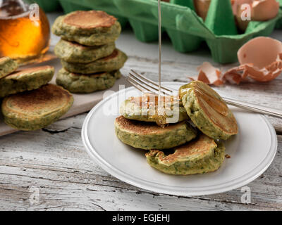 Grüne Pfannkuchen Stockfoto