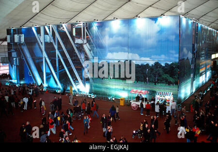 Millennium-Erfahrungen bei der Millennium Dome, Millennium Weg, Greenwich Halbinsel, London, Großbritannien 7. Februar 2000. Stockfoto