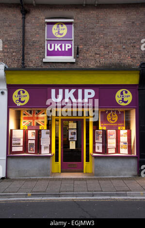 Politik. Die lokalen UKIP-Niederlassung in Dorchester. Die United Kingdom Independence Party ist eine schnell wachsende nationalistische politische Partei. England Stockfoto