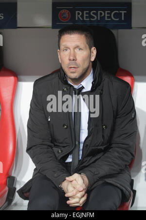 Leverkusen, Deutschland, 25. Februar 2015. Champions League, letzten 16, Hinspiel, Bayer 04 Leverkusen Vs Atletico Madrid: Trainer Diego Simeone (Atletico Madrid). Bildnachweis: Jürgen Schwarz/Alamy Live-Nachrichten Stockfoto