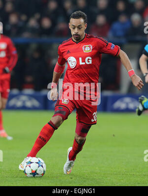 Leverkusen, Deutschland, 25. Februar 2015. Champions League, letzten 16, Hinspiel, Bayer 04 Leverkusen Vs Atletico Madrid: Karim Bellarabi (Leverkusen) steuert den Ball. Bildnachweis: Jürgen Schwarz/Alamy Live-Nachrichten Stockfoto