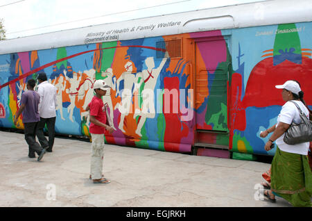 Red Ribbon Express besuchen Secunderabad Bahnhof für HIV/AIDS-Aufklärungskampagne. auf Juni 05,2012 in Secunderabad, Ap, Indien. Stockfoto