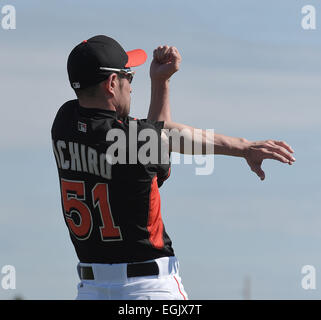 Jupiter, Florida, USA. 25. Februar 2014. Ichiro Suzuki (Marlins) MLB: Ichiro Suzuki von Miami Marlins erstreckt sich während der Miami Marlins Frühling Trainingslager in Jupiter, Florida, Vereinigte Staaten von Amerika. © AFLO/Alamy Live-Nachrichten Stockfoto