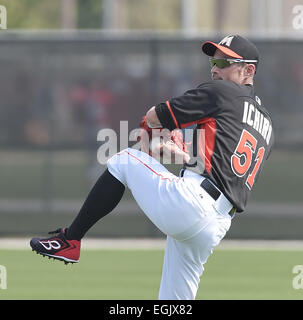 Jupiter, Florida, USA. 25. Februar 2014. Ichiro Suzuki (Marlins) MLB: Ichiro Suzuki von Miami Marlins wirft einen Ball in Miami Marlins-Frühling-Trainingslager in Jupiter, Florida, Vereinigte Staaten von Amerika. © AFLO/Alamy Live-Nachrichten Stockfoto