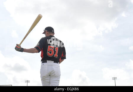 Jupiter, Florida, USA. 25. Februar 2014. Ichiro Suzuki (Marlins) MLB: Ichiro Suzuki von Miami Marlins nimmt mit der Wimper Praxis während der Miami Marlins Frühling Trainingslager in Jupiter, Florida, Vereinigte Staaten von Amerika. © AFLO/Alamy Live-Nachrichten Stockfoto