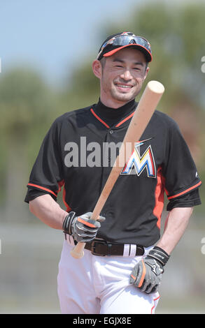 Jupiter, Florida, USA. 25. Februar 2014. Ichiro Suzuki (Marlins) MLB: Ichiro Suzuki von Miami Marlins nimmt mit der Wimper Praxis während der Miami Marlins Frühling Trainingslager in Jupiter, Florida, Vereinigte Staaten von Amerika. © AFLO/Alamy Live-Nachrichten Stockfoto