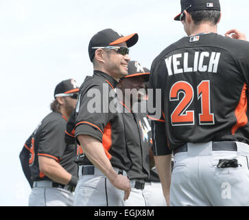 Jupiter, Florida, USA. 24. Februar 2014. Ichiro Suzuki, Christian Yelich (Marlins) MLB: Miami Marlins Frühling Trainingslager in Jupiter, Florida, Vereinigte Staaten von Amerika. © AFLO/Alamy Live-Nachrichten Stockfoto