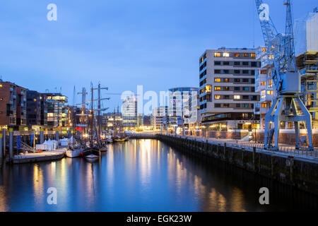 Büro- und Wohngebäude am Kaiserkai, Museum Hafen, Am Sandtorkai, HafenCity, Hamburg, Deutschland Stockfoto