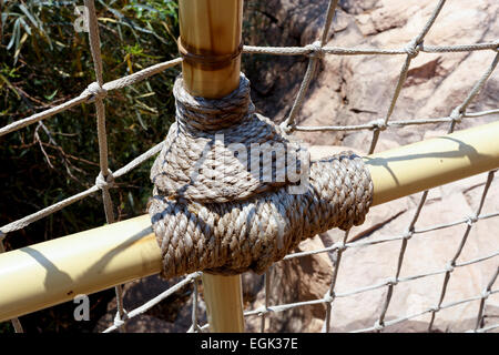 Detail des Seil Hängebrücke in Sun City in Südafrika, Eintritt ins Labyrinth, eine touristische Attraktion im Luxus-resort Stockfoto