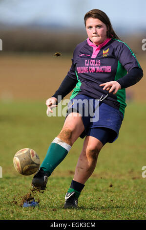 NDRFC unter 18 Girls versus Vs Dorset unter 18 Girls. NDRFC Spieler treten Konvertierung. Stockfoto