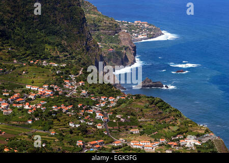 Nordküste von Madeira, in Arco de Sao Jorge, hinten Ponta Delgada Madeira, Portugal Stockfoto