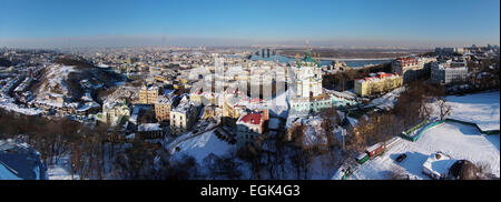 Luftaufnahme von Podol und St.-Andreas Kirche in Kiew, Ukraine Stockfoto