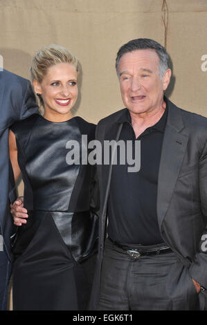 LOS ANGELES, CA - 29. Juli 2013: Robin Williams & Sarah Michelle Gellar auf CBS 2013 Sommer Sterne Party in Beverly Hills. Stockfoto