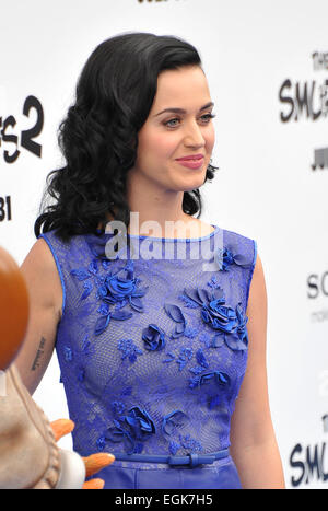 LOS ANGELES, CA - 28. Juli 2013: Katy Perry bei der Los Angeles-Premiere ihres Films "Die Schlümpfe 2" am Regency Village Theatre in Westwood. Stockfoto