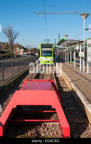 Eine Straßenbahn Haltestelle Beckenham Kreuzung Tramlink-. Stockfoto