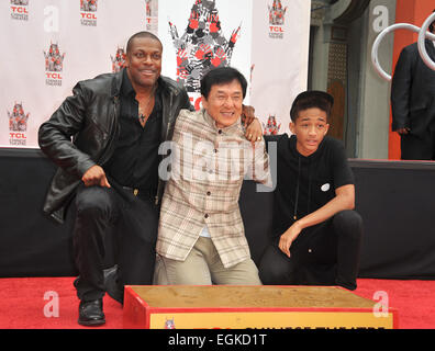 LOS ANGELES, CA - 6. Juni 2013: Jackie Chan mit Chris Tucker (links) & Jaden Smith bei Chans Hand & Fußabdruck Zeremonie im Hof des TCL Chinese Theatre in Hollywood. Stockfoto