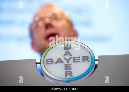 Bayer-Chef Marijn Dekkers bei der Firma Pressekonferenz zur Bilanz und GuV in Leverkusen, Deutschland, 26. Februar 2015. Foto: ROLF VENNENBERND/dpa Stockfoto