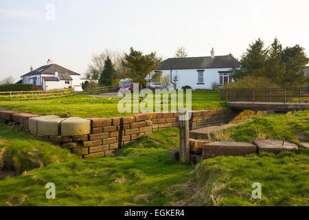 Meer schloss Ende des Kanals. Carlisle Navigation Canal, Port Carlisle, Solway Küste, Cumbria, England, UK Stockfoto