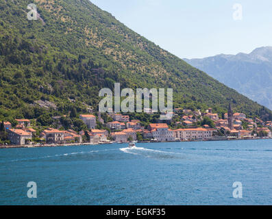 Perast auf die Bucht von Kotor Stockfoto