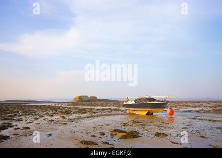 Boot am Wattenmeer. Kirkland Narbe, Port Carlisle, Solway Küste, Cumbria, England, UK Stockfoto