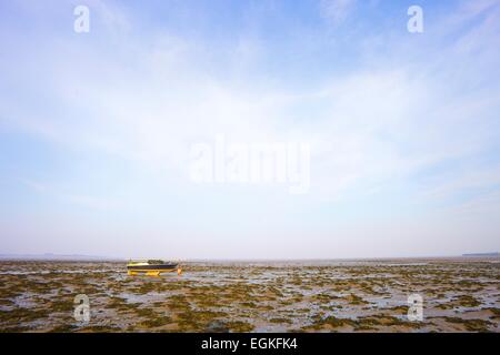 Boot am Wattenmeer. Kirkland Narbe, Port Carlisle, Solway Küste, Cumbria, England, UK Stockfoto