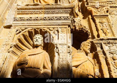 Plateresken vorne in der Kirche Santo Tomas Apostol (Felipe Vigarny Arbeit). Haro. La Rioja. Spanien, Europa. Stockfoto