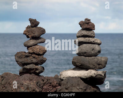 Künstlerische Bearbeitungen von Felsen an einem Strand auf Lanzarote Stockfoto