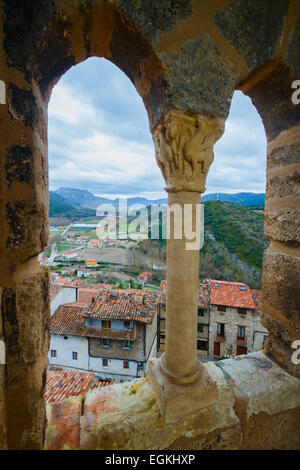 Dorf von der Burg. FRIAS, Burgos, Kastilien und Leon. Spanien, Europa. Stockfoto