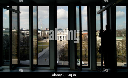 München, Deutschland. 26. Februar 2015. Der Blick von der Neubau des Dokumentationszentrums für die Geschichte des Nationalsozialismus in München, 26. Februar 2015. Am 26. Februar 2015 gab Bürgermeister von München Reiter und Gründungsdirektor Nerdinger einen Überblick über die Eröffnung des Zentrums, welches am 30. April 2015 stattfinden wird. © Dpa picture-Alliance/Alamy Live News Stockfoto