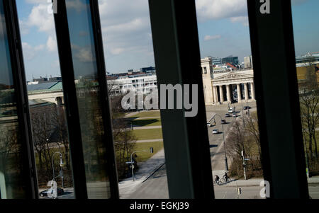 München, Deutschland. 26. Februar 2015. Der Blick von der Neubau des Dokumentationszentrums für die Geschichte des Nationalsozialismus in München, 26. Februar 2015. Am 26. Februar 2015 gab Bürgermeister von München Reiter und Gründungsdirektor Nerdinger einen Überblick über die Eröffnung des Zentrums, welches am 30. April 2015 stattfinden wird. © Dpa picture-Alliance/Alamy Live News Stockfoto