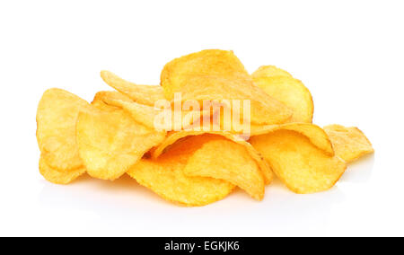 Kartoffelchips auf weißem Hintergrund Nahaufnahme Stockfoto