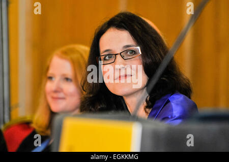 03.02.2013, Belfast. Theresa Villiers, konservative Wartungstafel für Chipping Barnett und Staatssekretär für Nordirland, befasst sich der Allianz-Partei-Konferenz. Stockfoto