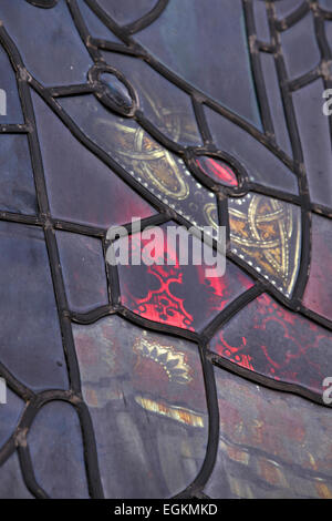 Buntglas-Fensterdetail, St. Mary Parish Church, Woodbridge, Suffolk Stockfoto