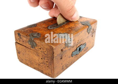 eine rumänische Münze in sehr alten Sparschweinchen Stockfoto