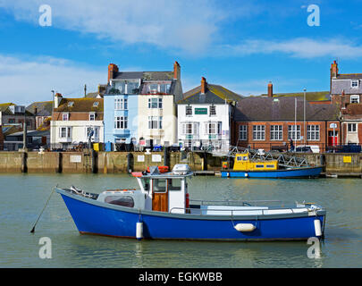 Angelboot/Fischerboot vor Anker im Hafen, Weymouth, Dorset, England UK Stockfoto