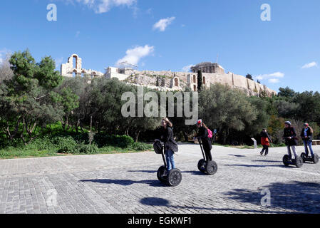 Griechenland-Athen-Plaka unterhalb der Akropolis auf dem Areopagitou eine Segway-tour Stockfoto