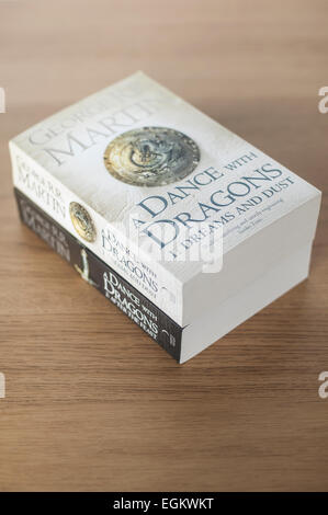 Ein Tanz mit Drachen-Bände 1 & 2. George RR Martin. Stockfoto