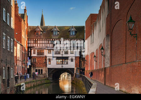 High Bridge, Lincoln, ist die älteste Brücke im Vereinigten Königreich das Gebäude immer noch drauf hat. Es wurde gebaut im Jahre 1160, und die Zeile... Stockfoto