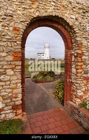 St. Edmund Arch und Hunstanton Leuchtturm, Norfolk. Stockfoto