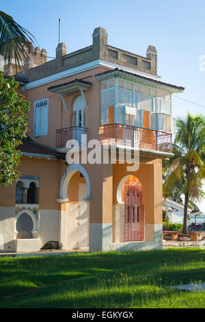 Kuba-Cienfuegos-maurischen Stil Haus Hause Türmen Balkon Fensterläden Punta Gorda Detail Palacio de Valle war Batista Casino Stockfoto