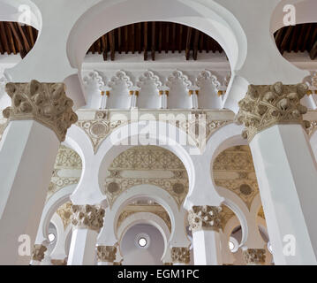 Santa Maria la Blanca, ein nationales Denkmal und herrlichen Details der Mudéjar-Architektur. Stockfoto