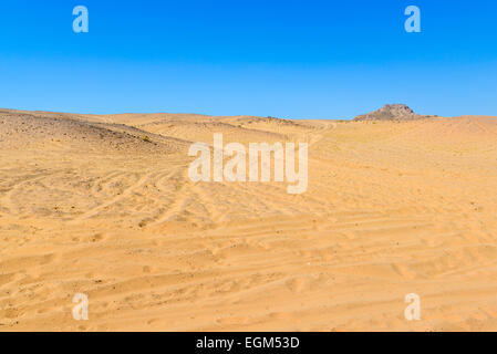 Jeep-Wanderwege führen zum Colored Canyon in Sinai, Ägypten. Coloured Canyon ist eine Felsformation und getrockneten Flussbett auf der Halbinsel Sinai Stockfoto