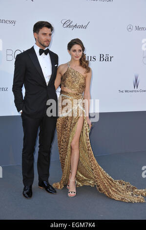 CANNES, Frankreich - 23. Mai 2013: Olivia Palermo AmfAR 20. Kino gegen AIDS-Gala im Hotel du Cap d ' Antibes, Frankreich Stockfoto