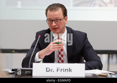 Düsseldorf, Deutschland. 26. Februar 2015. Gerry Weber International AG, Jahrespressekonferenz, Düsseldorf, Deutschland, Feb26, 2015: CFO David Frink. Bildnachweis: Jürgen Schwarz/Alamy Live-Nachrichten Stockfoto